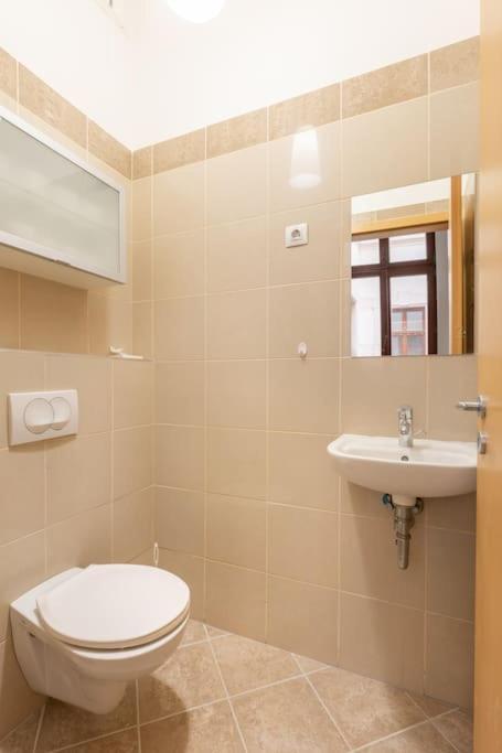 Apartment Sage Meadow At Gozsdu Garden Dob 16 *