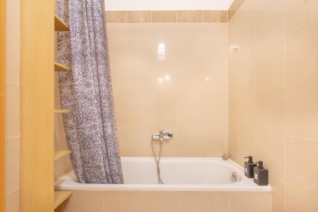 Apartment Sage Meadow At Gozsdu Garden Dob 16 *