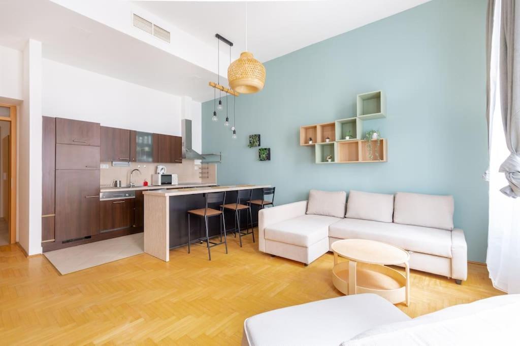 Sage Meadow At Gozsdu Garden Dob 16 Apartment Budapest